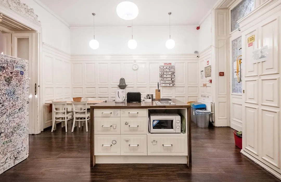 Baroque Hostel & Coworking-1